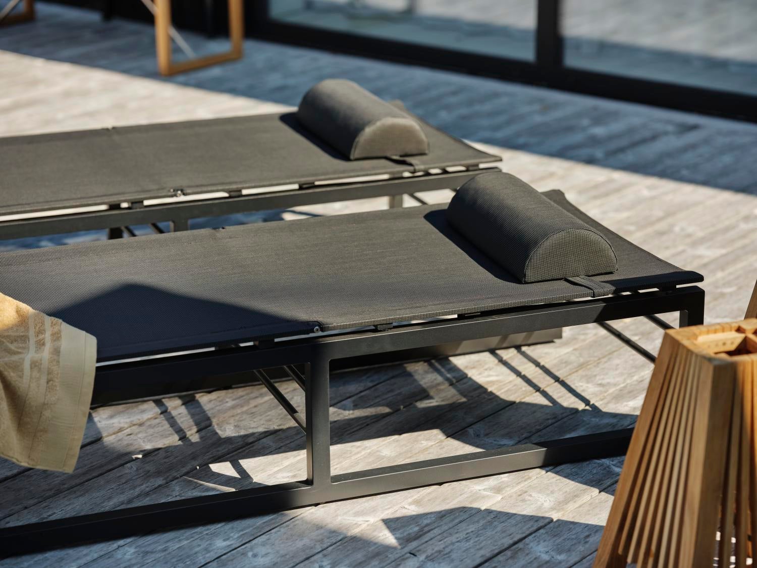 Vevi vilsäng Svart/svart