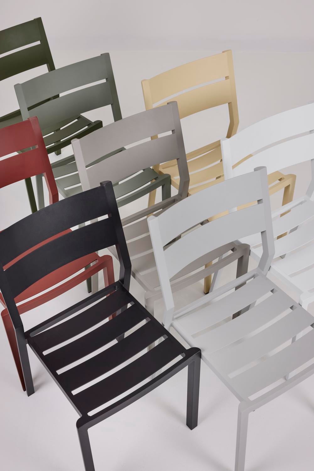 Delia matstol Light Grey