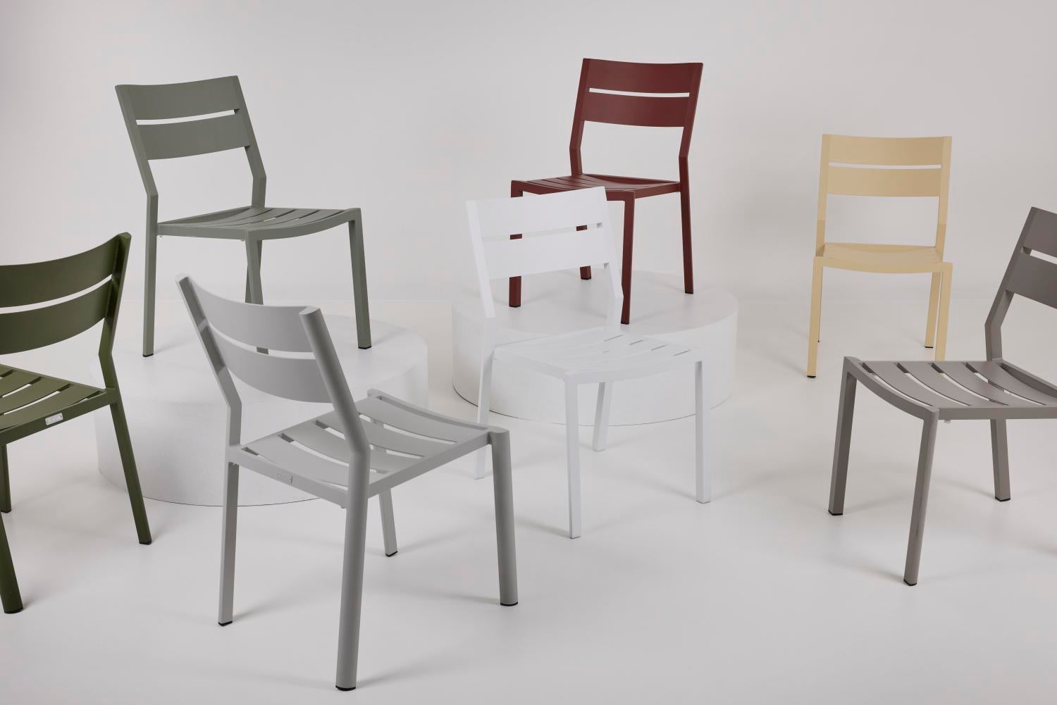 Delia matstol Light Grey