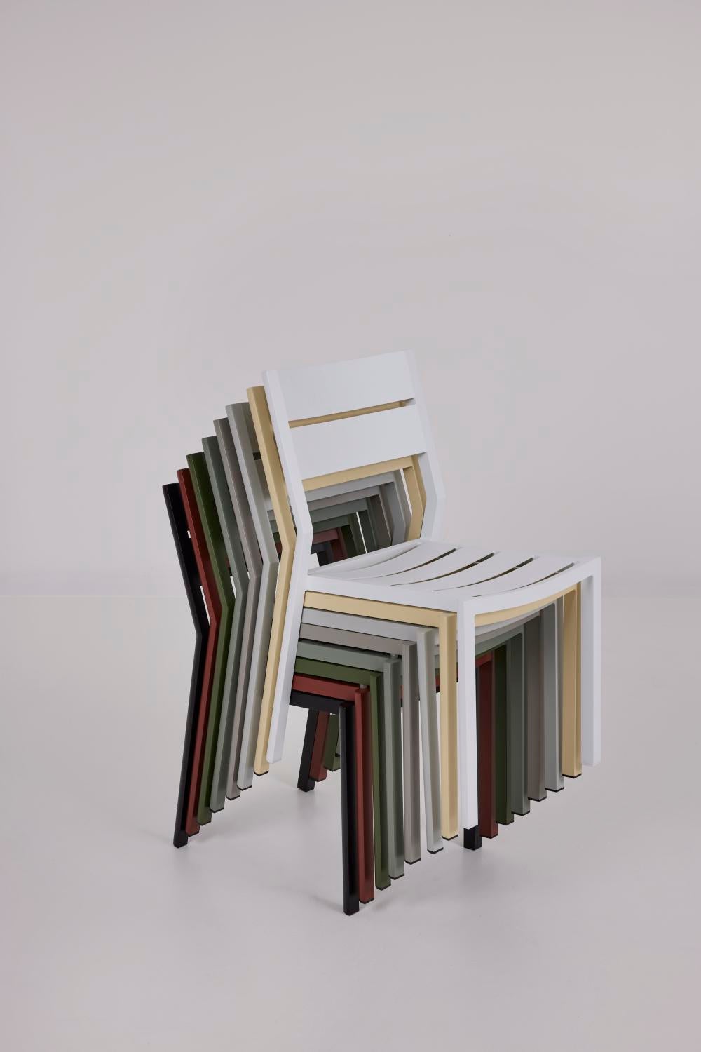 Delia matstol Light Grey