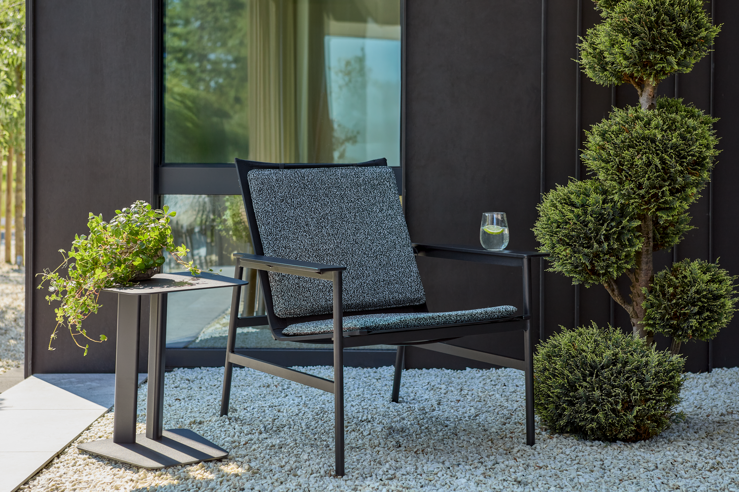 Soro loungefåtölj Svart/Teddy Ant