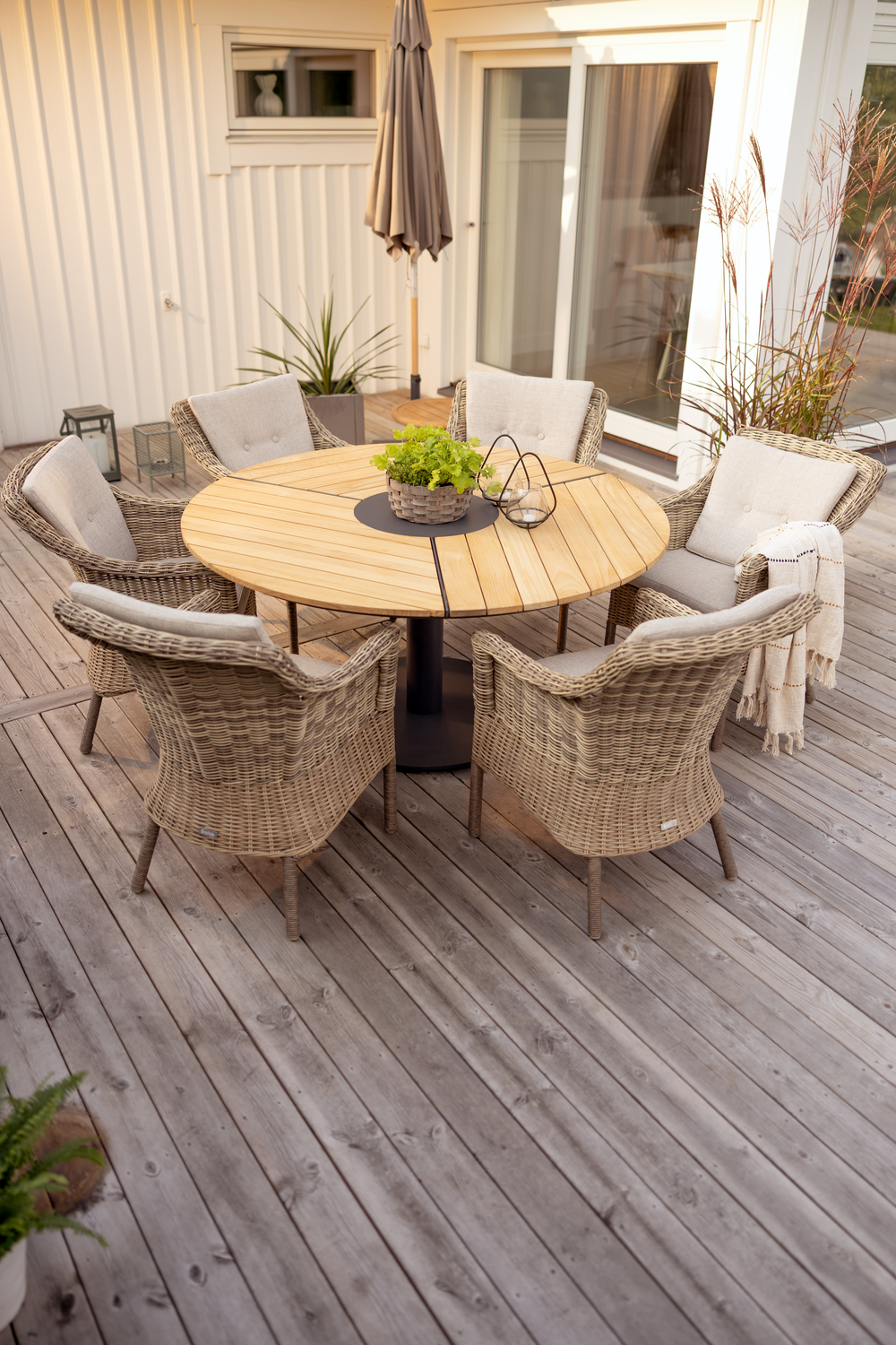 Peace Wood matbord Antracit/Natur